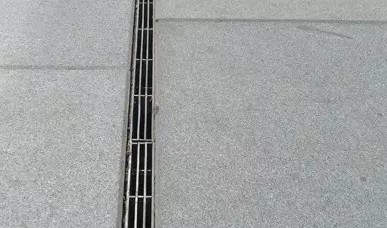 線(xiàn)性排水溝多縫案例圖-02